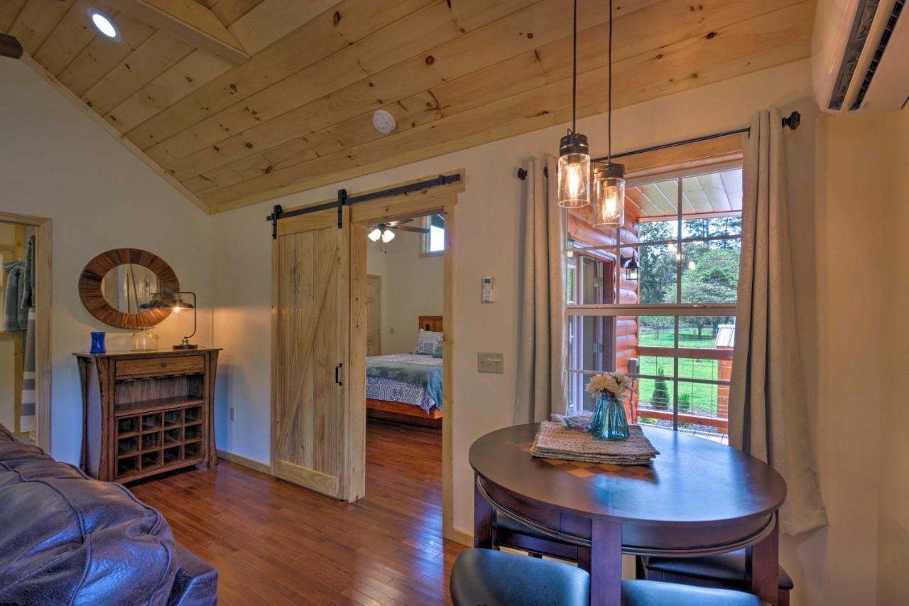 Cozy Riverfront Cabin With Private Deck And Hot Tub! Bryson City Exterior photo